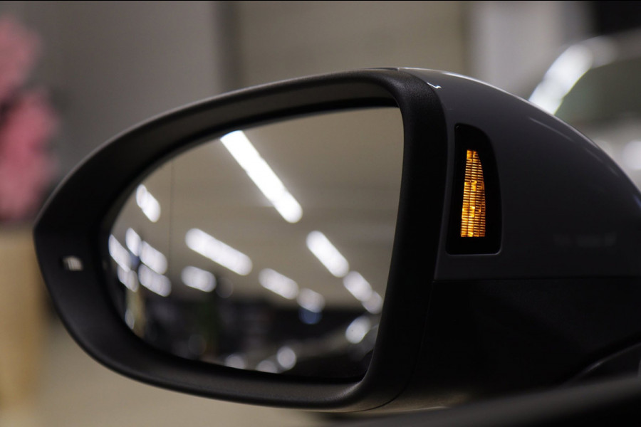 Volkswagen Golf 1.5 eTSI R-Line Pano/HUD/H&K/CAM/BLINDESPOT/BOMVOL