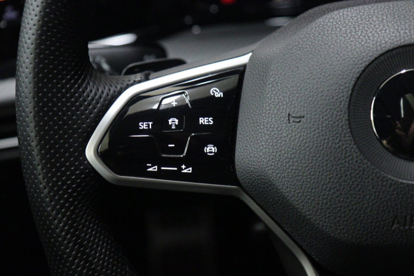Volkswagen Golf 1.5 eTSI R-Line Pano/HUD/H&K/CAM/BLINDESPOT/BOMVOL