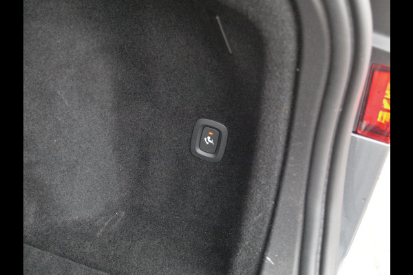 Volvo V60 2.0 B3 Momentum Advantage | Camera | Trekhaak | Apple Carplay | Cruise Control |