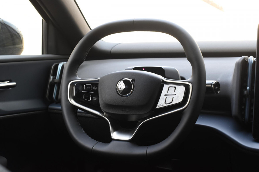 Volvo EX30 272PK Single Motor Extended Range Black Edition Europa 69 kWh / Adaptive Cruise control / Extra getint glas / Climate Pack / Achteruitrijcamera / Elektrisch verstelbare stoelen / Parkeersensoren V+A