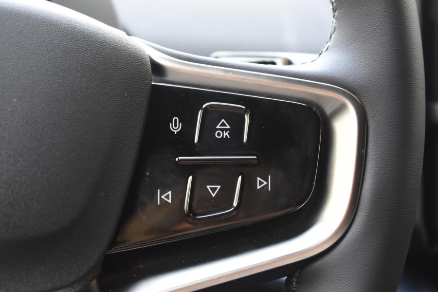 Volvo EX30 272PK Single Motor Extended Range Black Edition Europa 69 kWh / Adaptive Cruise control / Extra getint glas / Climate Pack / Achteruitrijcamera / Elektrisch verstelbare stoelen / Parkeersensoren V+A