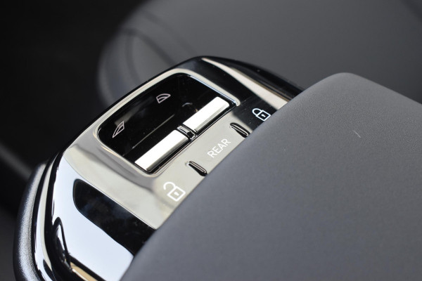 Volvo EX30 272PK Single Motor Extended Range Black Edition Europa 69 kWh / Adaptive Cruise control / Extra getint glas / Climate Pack / Achteruitrijcamera / Elektrisch verstelbare stoelen / Parkeersensoren V+A