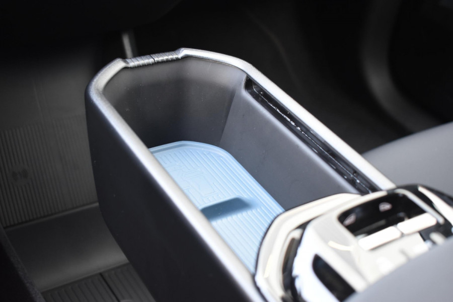 Volvo EX30 272PK Single Motor Extended Range Black Edition Europa 69 kWh / Adaptive Cruise control / Extra getint glas / Climate Pack / Achteruitrijcamera / Elektrisch verstelbare stoelen / Parkeersensoren V+A