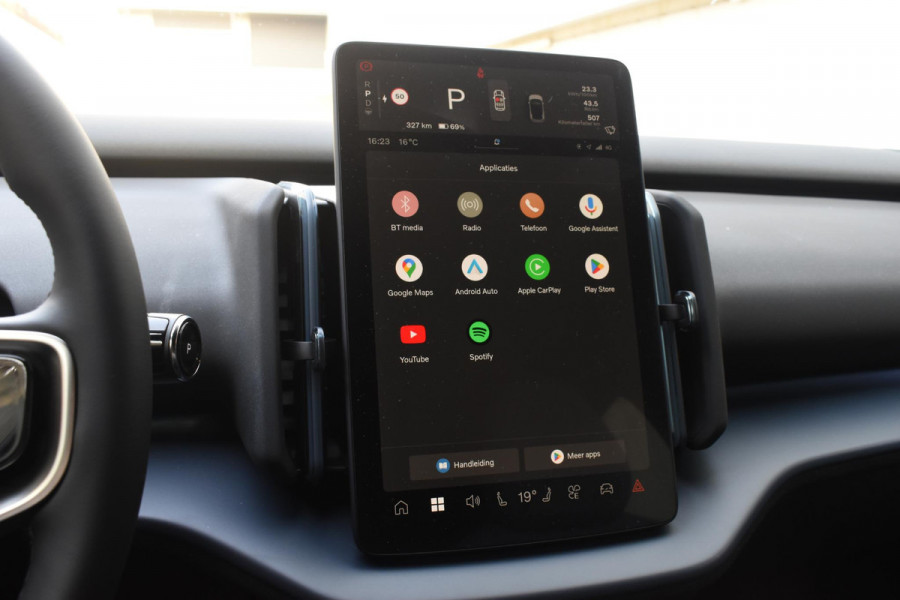 Volvo EX30 272PK Single Motor Extended Range Black Edition Europa 69 kWh / Adaptive Cruise control / Extra getint glas / Climate Pack / Achteruitrijcamera / Elektrisch verstelbare stoelen / Parkeersensoren V+A