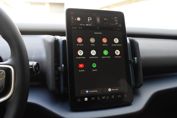 Volvo EX30 272PK Single Motor Extended Range Black Edition Europa 69 kWh / Adaptive Cruise control / Extra getint glas / Climate Pack / Achteruitrijcamera / Elektrisch verstelbare stoelen / Parkeersensoren V+A