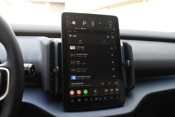 Volvo EX30 272PK Single Motor Extended Range Black Edition Europa 69 kWh / Adaptive Cruise control / Extra getint glas / Climate Pack / Achteruitrijcamera / Elektrisch verstelbare stoelen / Parkeersensoren V+A