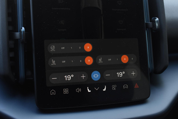 Volvo EX30 272PK Single Motor Extended Range Black Edition Europa 69 kWh / Adaptive Cruise control / Extra getint glas / Climate Pack / Achteruitrijcamera / Elektrisch verstelbare stoelen / Parkeersensoren V+A