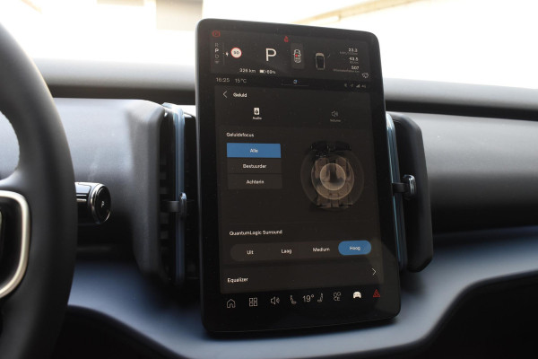 Volvo EX30 272PK Single Motor Extended Range Black Edition Europa 69 kWh / Adaptive Cruise control / Extra getint glas / Climate Pack / Achteruitrijcamera / Elektrisch verstelbare stoelen / Parkeersensoren V+A