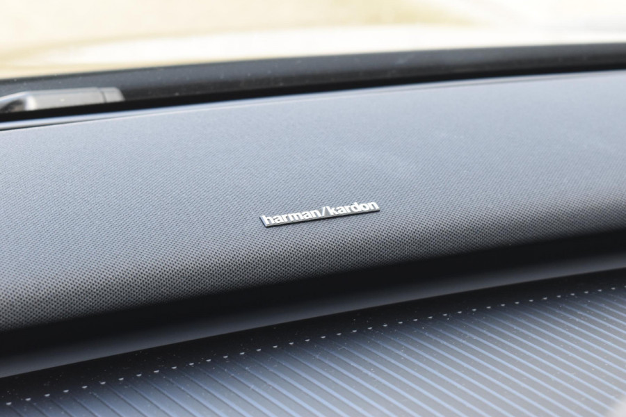 Volvo EX30 272PK Single Motor Extended Range Black Edition Europa 69 kWh / Adaptive Cruise control / Extra getint glas / Climate Pack / Achteruitrijcamera / Elektrisch verstelbare stoelen / Parkeersensoren V+A