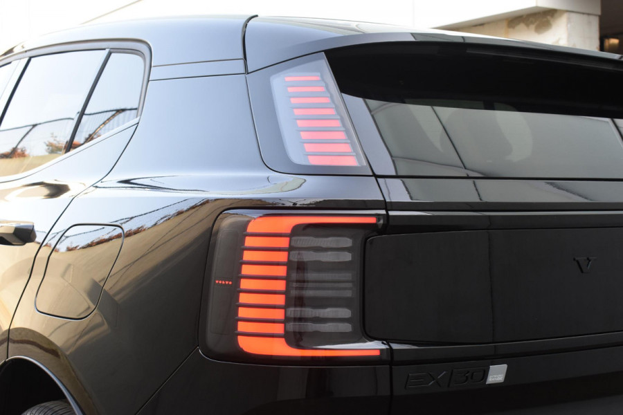 Volvo EX30 272PK Single Motor Extended Range Black Edition Europa 69 kWh / Adaptive Cruise control / Extra getint glas / Climate Pack / Achteruitrijcamera / Elektrisch verstelbare stoelen / Parkeersensoren V+A