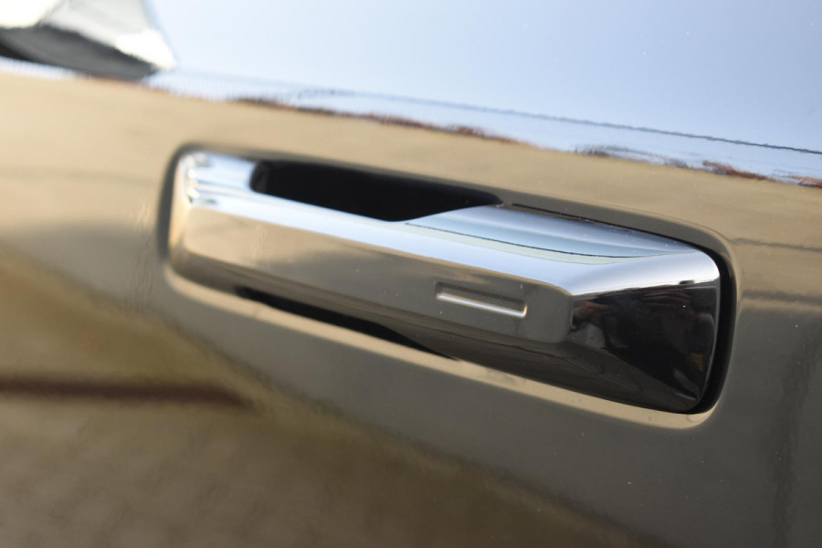 Volvo EX30 272PK Single Motor Extended Range Black Edition Europa 69 kWh / Adaptive Cruise control / Extra getint glas / Climate Pack / Achteruitrijcamera / Elektrisch verstelbare stoelen / Parkeersensoren V+A