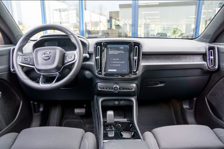 Volvo C40 Recharge Core 69 kWh|Prijs rijklaar incl. 12 mnd garantie|LMV DAB Carplay Camera PDC Panodak