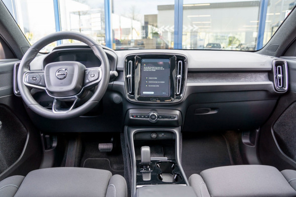 Volvo C40 Recharge Core 69 kWh|Prijs rijklaar incl. 12 mnd garantie|LMV DAB Carplay Camera PDC Panodak