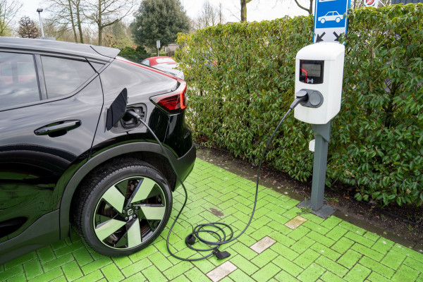 Volvo C40 Recharge Core 69 kWh|Prijs rijklaar incl. 12 mnd garantie|LMV DAB Carplay Camera PDC Panodak