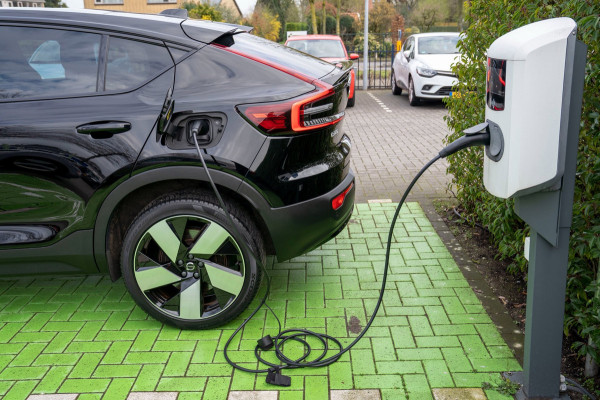 Volvo C40 Recharge Core 69 kWh|Prijs rijklaar incl. 12 mnd garantie|LMV DAB Carplay Camera PDC Panodak