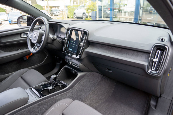 Volvo C40 Recharge Core 69 kWh|Prijs rijklaar incl. 12 mnd garantie|LMV DAB Carplay Camera PDC Panodak