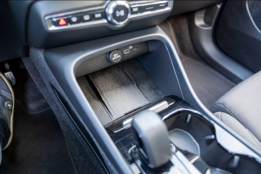 Volvo C40 Recharge Core 69 kWh|Prijs rijklaar incl. 12 mnd garantie|LMV DAB Carplay Camera PDC Panodak
