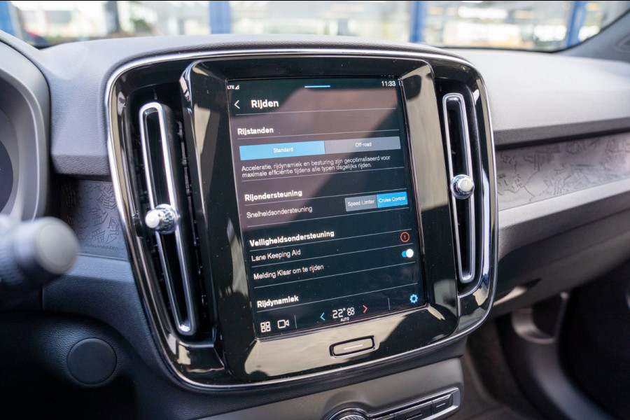 Volvo C40 Recharge Core 69 kWh|Prijs rijklaar incl. 12 mnd garantie|LMV DAB Carplay Camera PDC Panodak