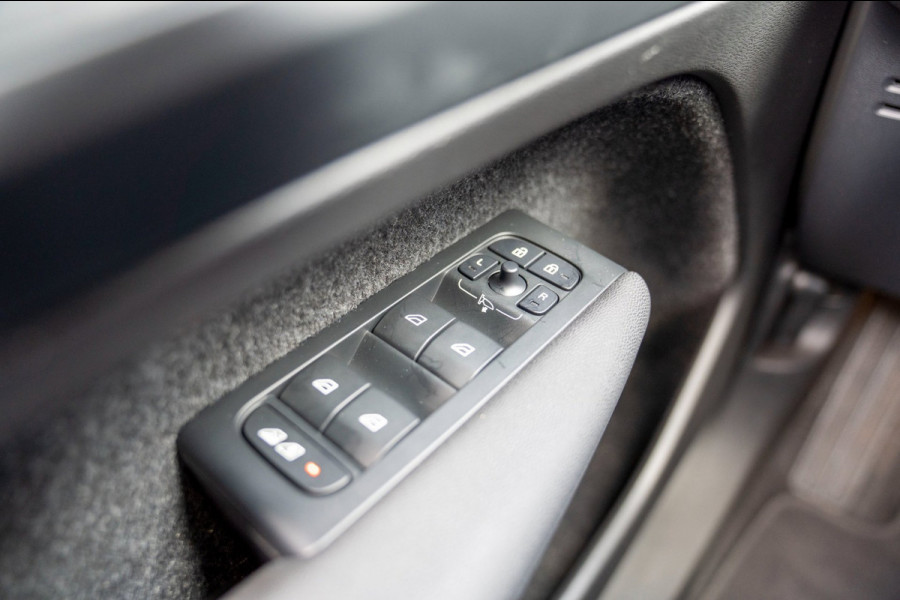 Volvo C40 Recharge Core 69 kWh|Prijs rijklaar incl. 12 mnd garantie|LMV DAB Carplay Camera PDC Panodak