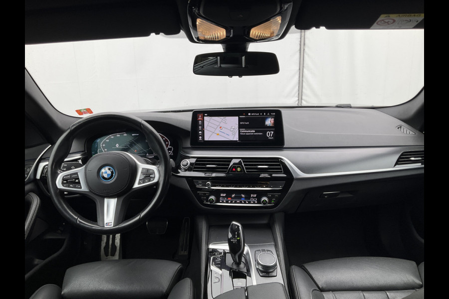 BMW 5 Serie Touring 530e M-Sport Leer Memory Laser Adapt.Cr Sfeer PHEV Business Edition Plus Plug-in
