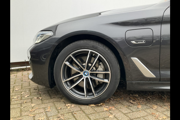 BMW 5 Serie Touring 530e M-Sport Leer Memory Laser Adapt.Cr Sfeer PHEV Business Edition Plus Plug-in