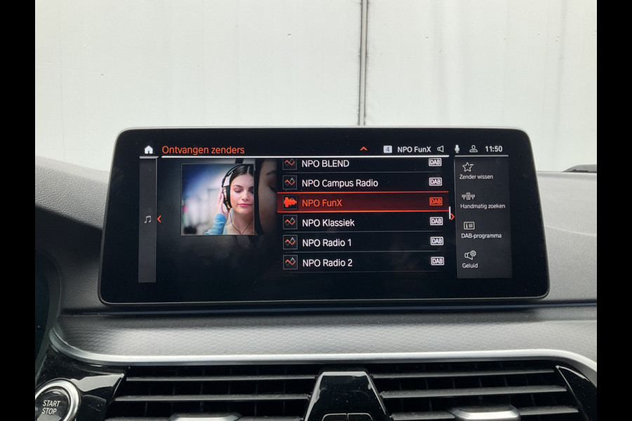 BMW 5 Serie Touring 530e M-Sport Leer Memory Laser Adapt.Cr Sfeer PHEV Business Edition Plus Plug-in