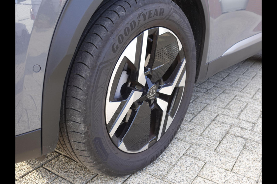 Peugeot 2008 1.2 PureTech 130pk Automaat Allure | DEMO ! | Navigatie | Apple Carplay/Android Auto | 360 camera | Parkeersensoren | Blind Spot Assist | Adaptive Cruise Control | Stoelverwarming | Getinte ramen | Climate Control