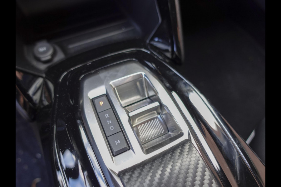 Peugeot 2008 1.2 PureTech 130pk Automaat Allure | DEMO ! | Navigatie | Apple Carplay/Android Auto | 360 camera | Parkeersensoren | Blind Spot Assist | Adaptive Cruise Control | Stoelverwarming | Getinte ramen | Climate Control