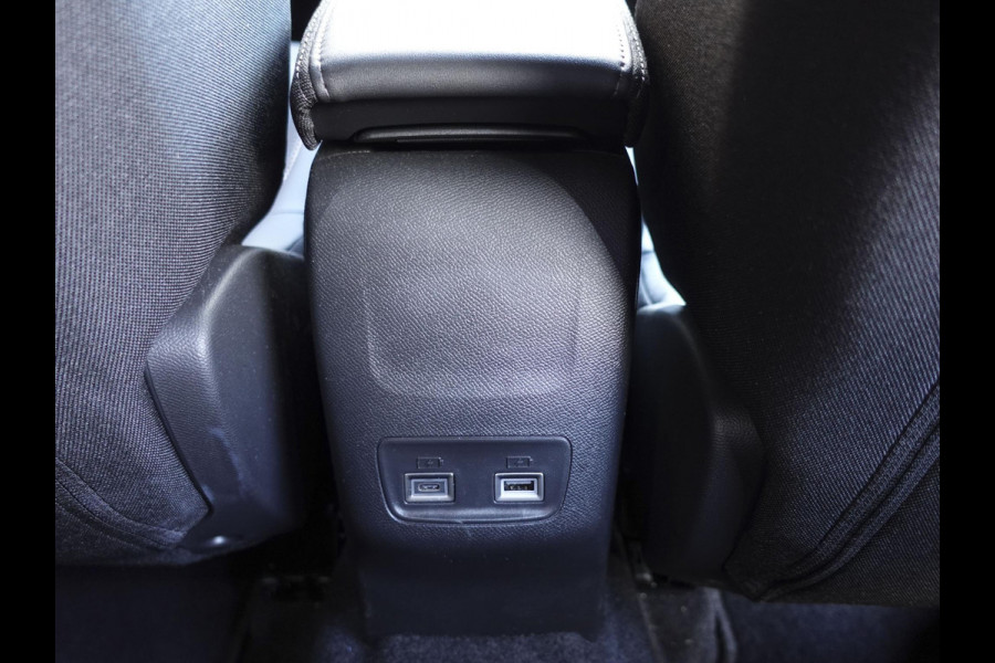Peugeot 2008 1.2 PureTech 130pk Automaat Allure | DEMO ! | Navigatie | Apple Carplay/Android Auto | 360 camera | Parkeersensoren | Blind Spot Assist | Adaptive Cruise Control | Stoelverwarming | Getinte ramen | Climate Control