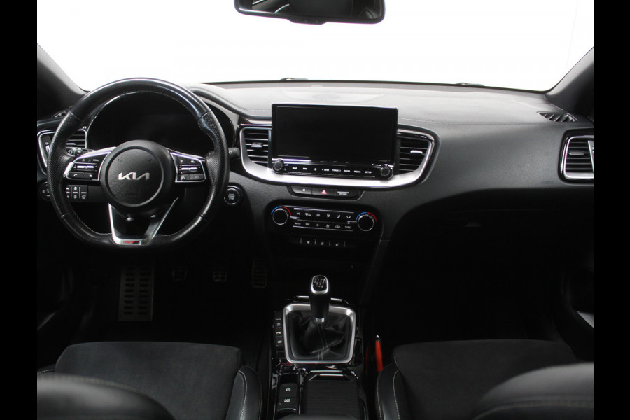 Kia ProCeed 1.5 T-GDi GT-Line CAMERA | CARPLAY | CLIMATE | STOEL/STUUR VERW | LED | LMV17 | 1/2LEER | NAVI | PANODAK | ADAP.CRUISE | ELEC.A.