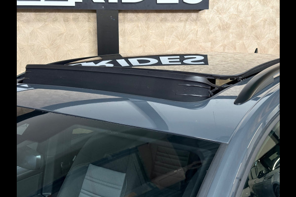 Volkswagen Touran 1.4 TSI Highline Business R 7p | Pano | Trekhaak | Stoel/Stuur verwarming | Camera | Carplay