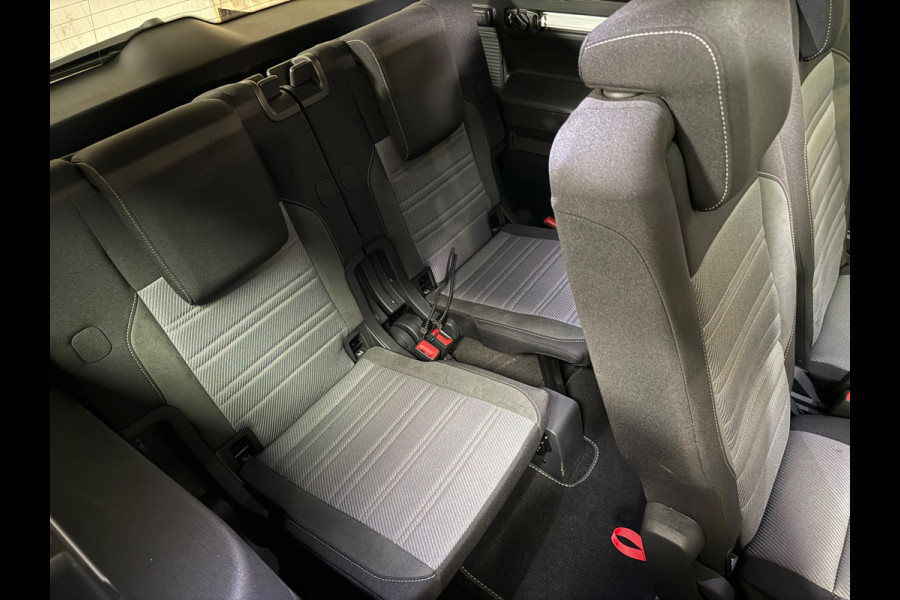Volkswagen Touran 1.4 TSI Highline Business R 7p | Pano | Trekhaak | Stoel/Stuur verwarming | Camera | Carplay