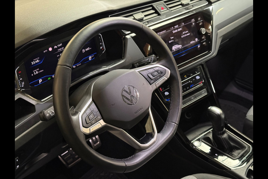 Volkswagen Touran 1.4 TSI Highline Business R 7p | Pano | Trekhaak | Stoel/Stuur verwarming | Camera | Carplay