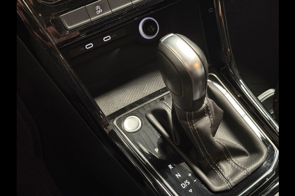 Volkswagen Touran 1.4 TSI Highline Business R 7p | Pano | Trekhaak | Stoel/Stuur verwarming | Camera | Carplay