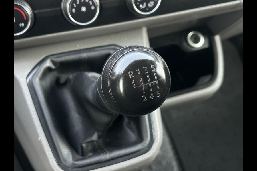 Volkswagen Transporter 2.0 TDI 150 PK 4-MOTION 6.1 / L2H1 / 1e EIG. / 4x4 / TREKHAAK / ACHTERKLEP / INRICHTING / AIRCO / CRUISE / NAVI / APPLE CARPLAY