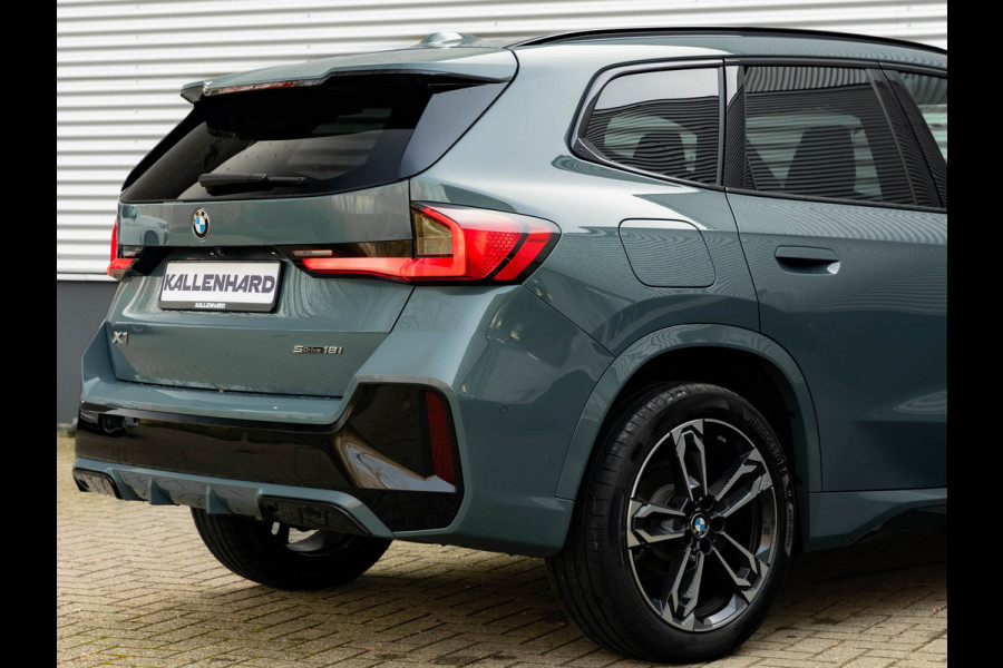 BMW X1 sDrive18i M-Sport - Pano - Trekhaak - Memoryzetel - Harman Kardon