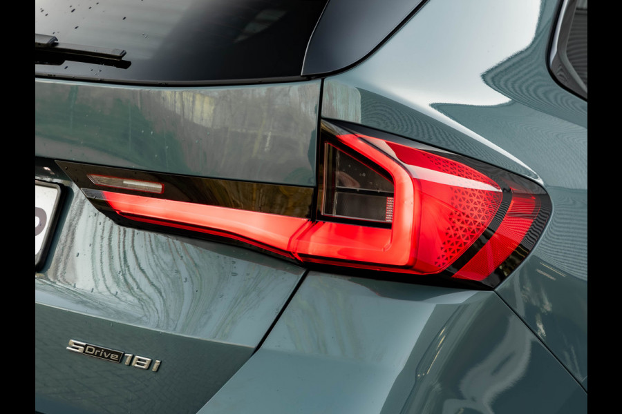 BMW X1 sDrive18i M-Sport - Pano - Trekhaak - Memoryzetel - Harman Kardon