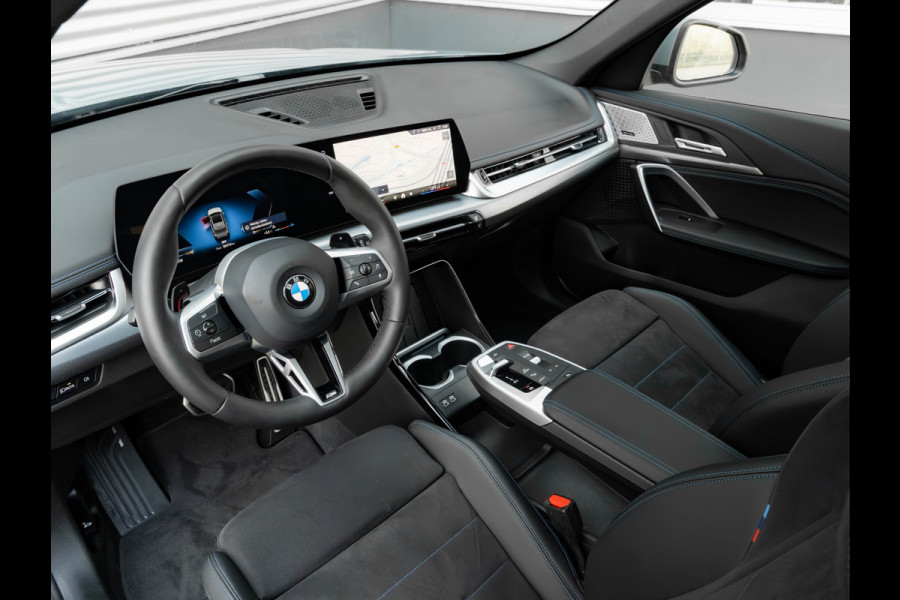 BMW X1 sDrive18i M-Sport - Pano - Trekhaak - Memoryzetel - Harman Kardon
