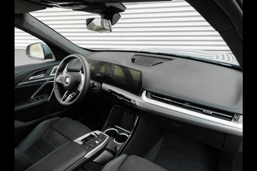 BMW X1 sDrive18i M-Sport - Pano - Trekhaak - Memoryzetel - Harman Kardon