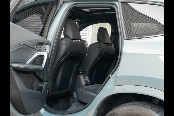 BMW X1 sDrive18i M-Sport - Pano - Trekhaak - Memoryzetel - Harman Kardon