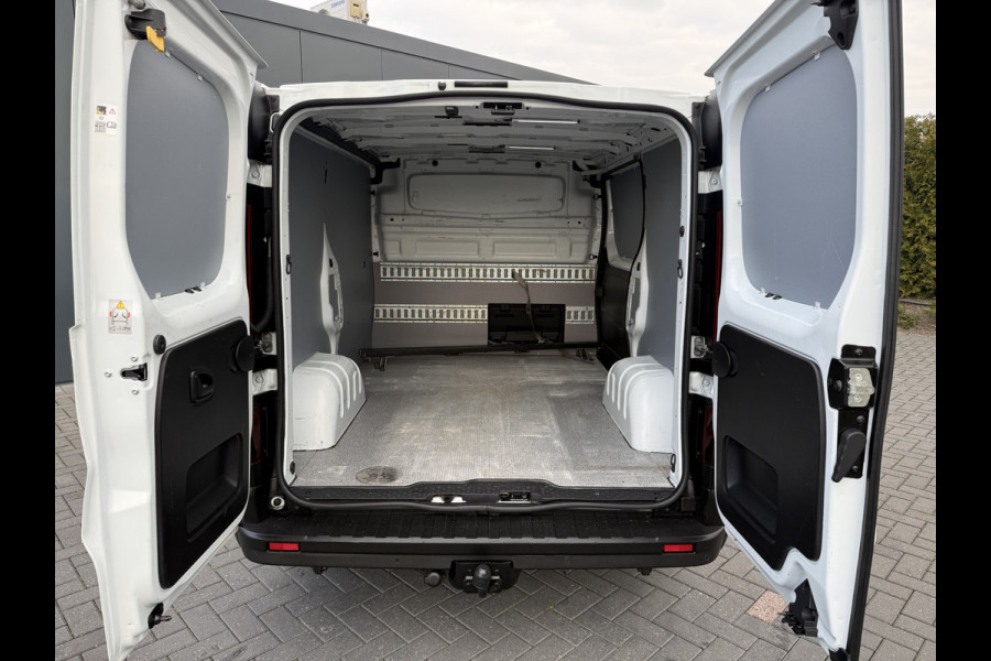 Renault Trafic 1.6 dCi 126 PK / L1H1 / 1e EIG. / TREKHAAK / AIRCO / CRUISE / NAVI / 3-ZITS