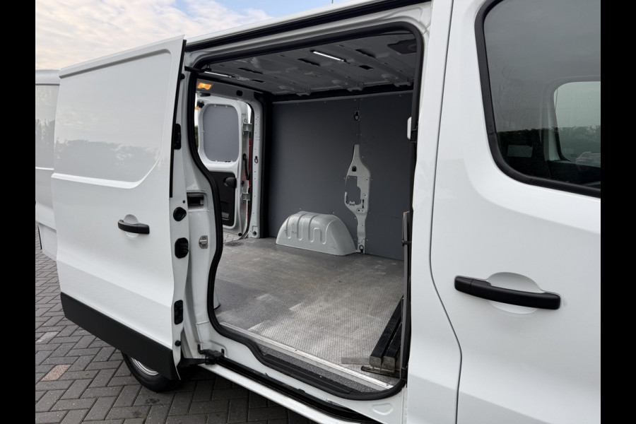 Renault Trafic 1.6 dCi 126 PK / L1H1 / 1e EIG. / TREKHAAK / AIRCO / CRUISE / NAVI / 3-ZITS