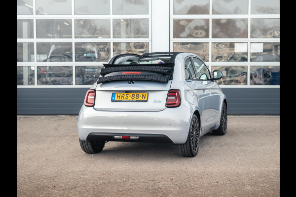 Fiat 500E Cabrio La Prima 42 kWh | 17% Bijtelling | Clima | Cruise | Leder | 17" | Priv Glass | Winter Pack | JBL Sound | BSM | Apple Carplay