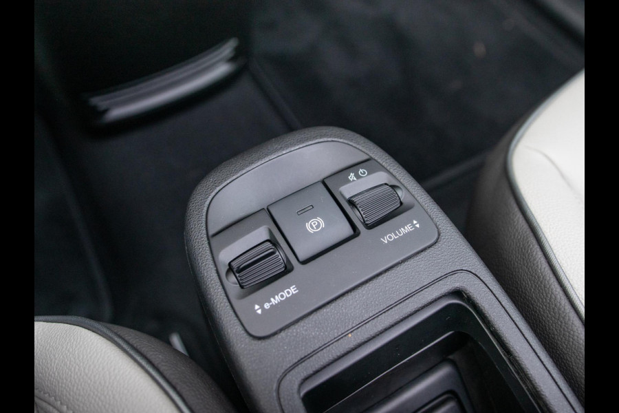 Fiat 500E Cabrio La Prima 42 kWh | 17% Bijtelling | Clima | Cruise | Leder | 17" | Priv Glass | Winter Pack | JBL Sound | BSM | Apple Carplay