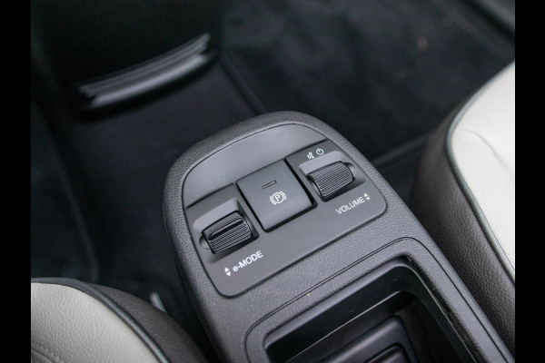 Fiat 500E Cabrio La Prima 42 kWh | 17% Bijtelling | Clima | Cruise | Leder | 17" | Priv Glass | Winter Pack | JBL Sound | BSM | Apple Carplay