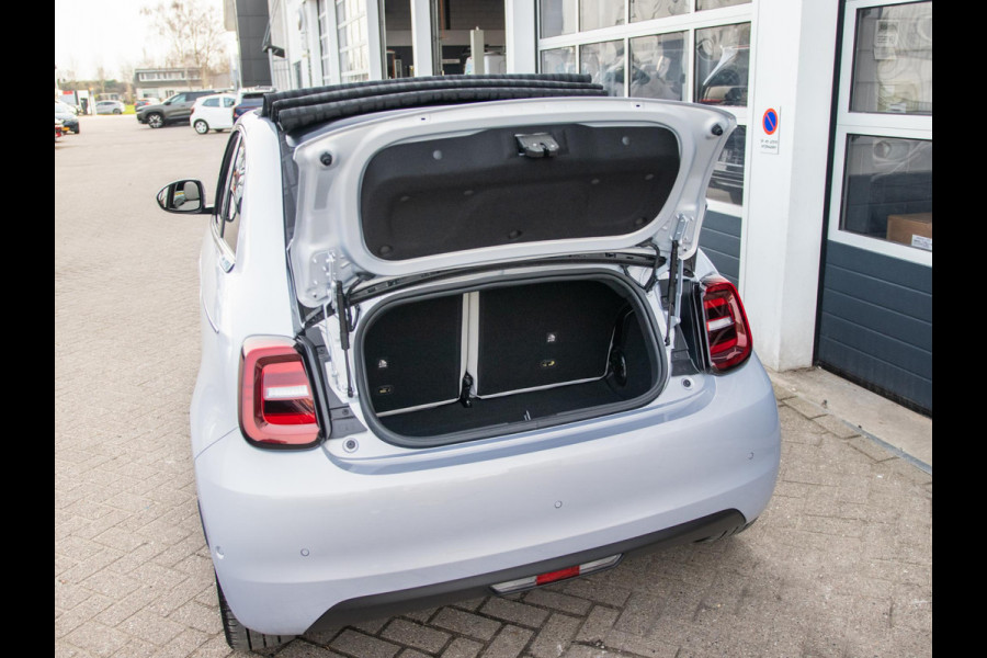 Fiat 500E Cabrio La Prima 42 kWh | 17% Bijtelling | Clima | Cruise | Leder | 17" | Priv Glass | Winter Pack | JBL Sound | BSM | Apple Carplay