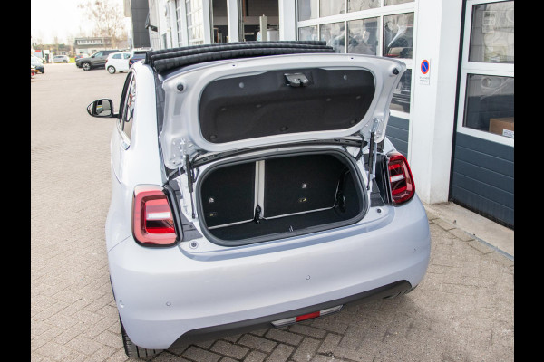 Fiat 500E Cabrio La Prima 42 kWh | 17% Bijtelling | Clima | Cruise | Leder | 17" | Priv Glass | Winter Pack | JBL Sound | BSM | Apple Carplay