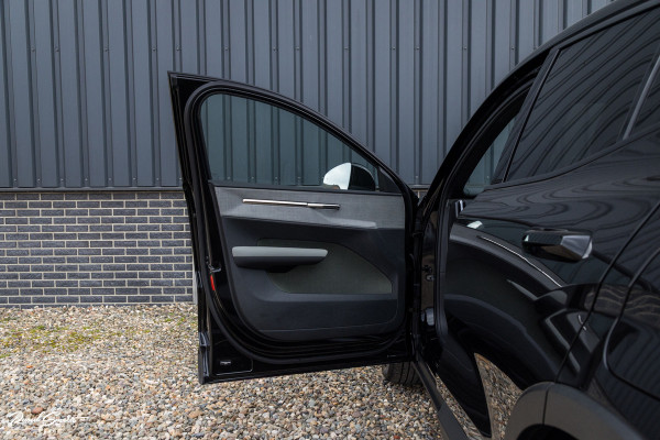 Volvo EX30 Cross Country Twin Motor Performance Ultra 69 kWh | Nieuw | Adaptieve cruise | Panorama dak | Harman Kardon | Memory | Blis |