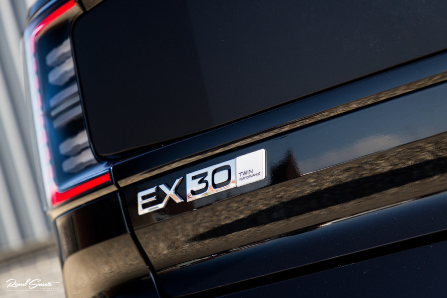 Volvo EX30 Cross Country Twin Motor Performance Ultra 69 kWh | Nieuw | Adaptieve cruise | Panorama dak | Harman Kardon | Memory | Blis |