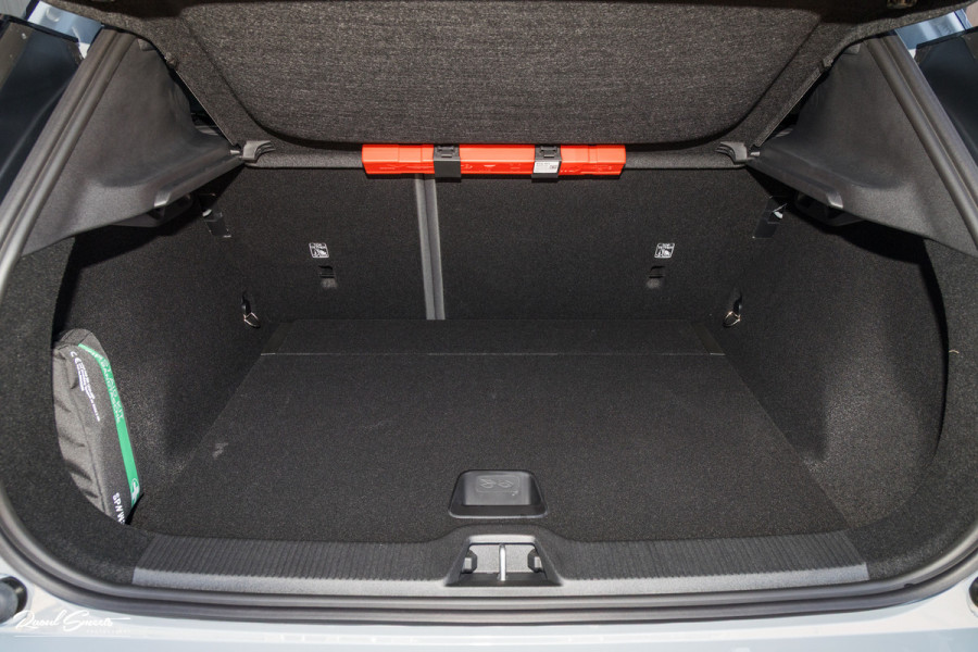 Volvo EX30 Cross Country Twin Motor Performance Ultra 69 kWh | Nieuw | Adaptieve cruise | Panorama dak | Harman Kardon | Memory | Blis |